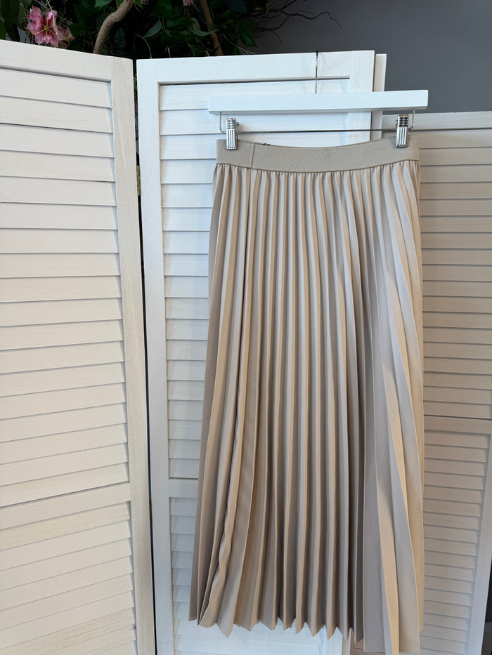 Invee Pleated Crepe Skirt Beige